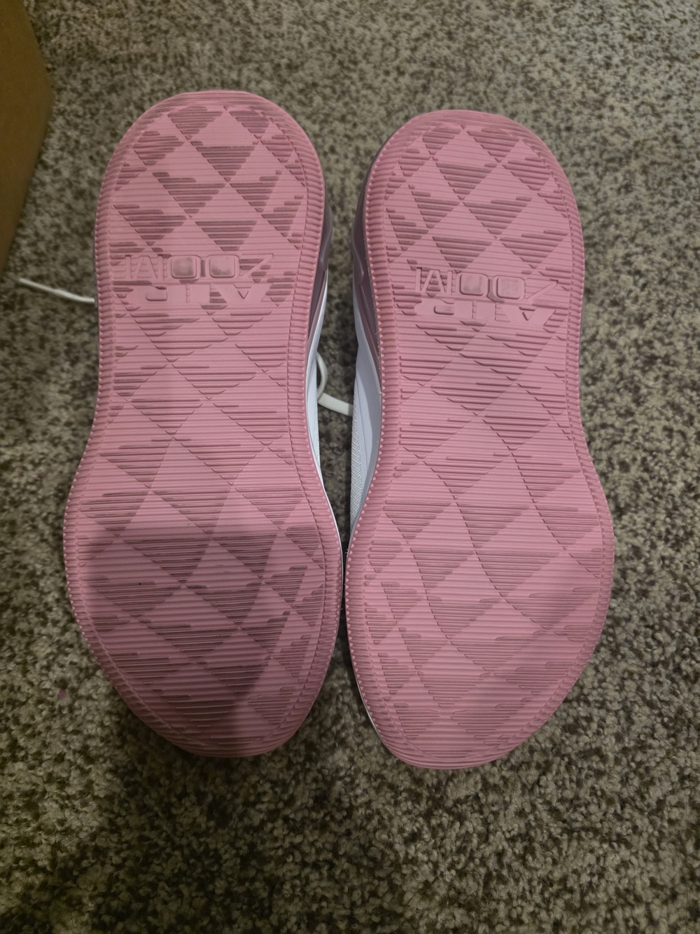 LNike Air Zoom Bella 7- Pink And White Colorway Size 7.5 - Picture 4 of 5